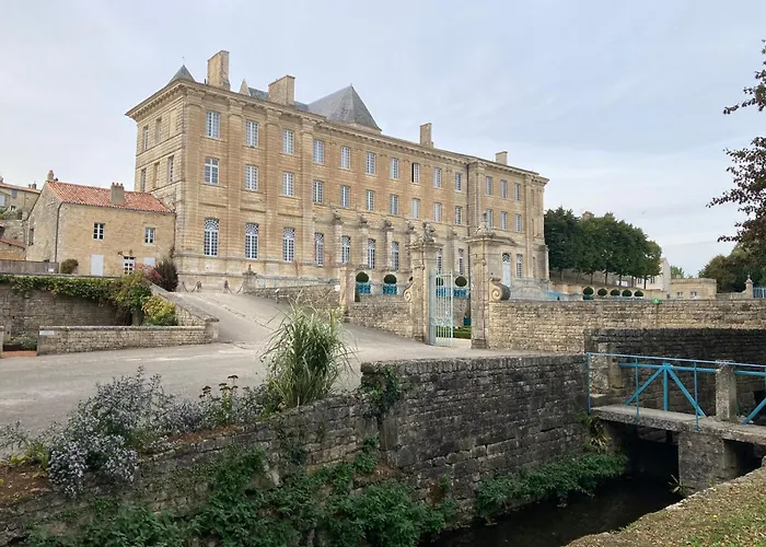 La Maison De Léon Apartamento Celles-sur-Belle
