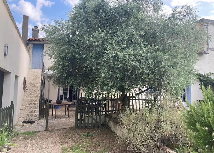 Апартаменты La Maison De Leon Celles-sur-Belle